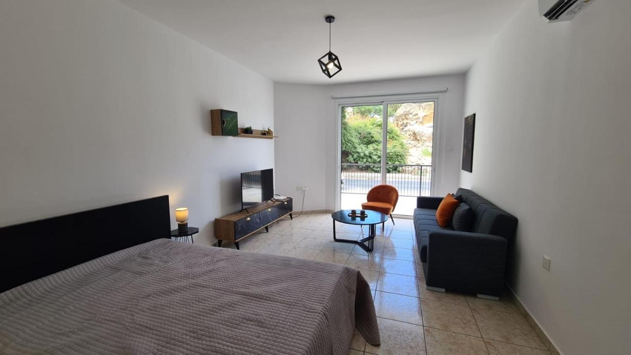 Laertis Apartments - By Imh Travel & Tours Paphos Extérieur photo
