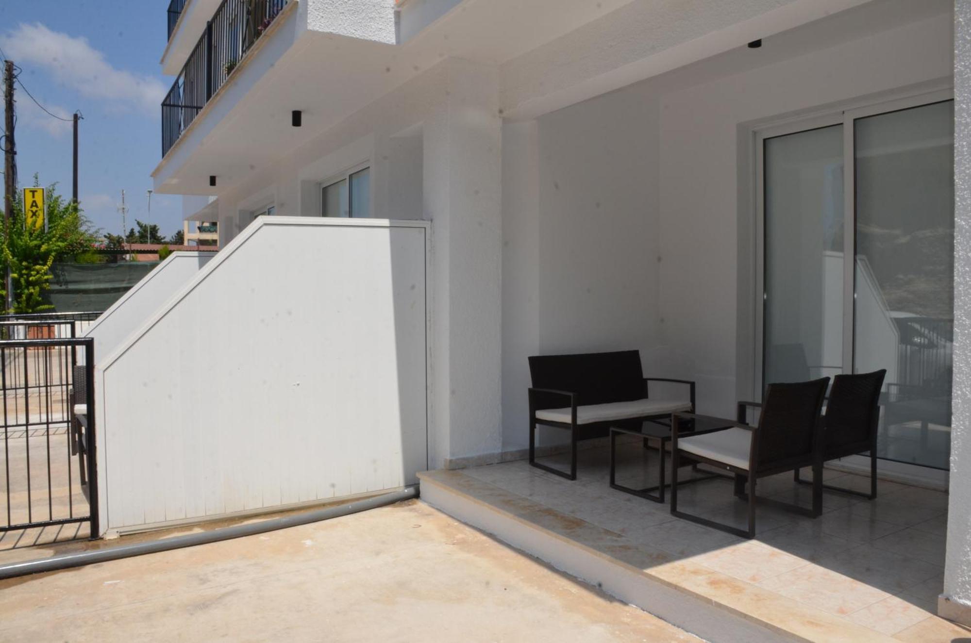 Laertis Apartments - By Imh Travel & Tours Paphos Extérieur photo