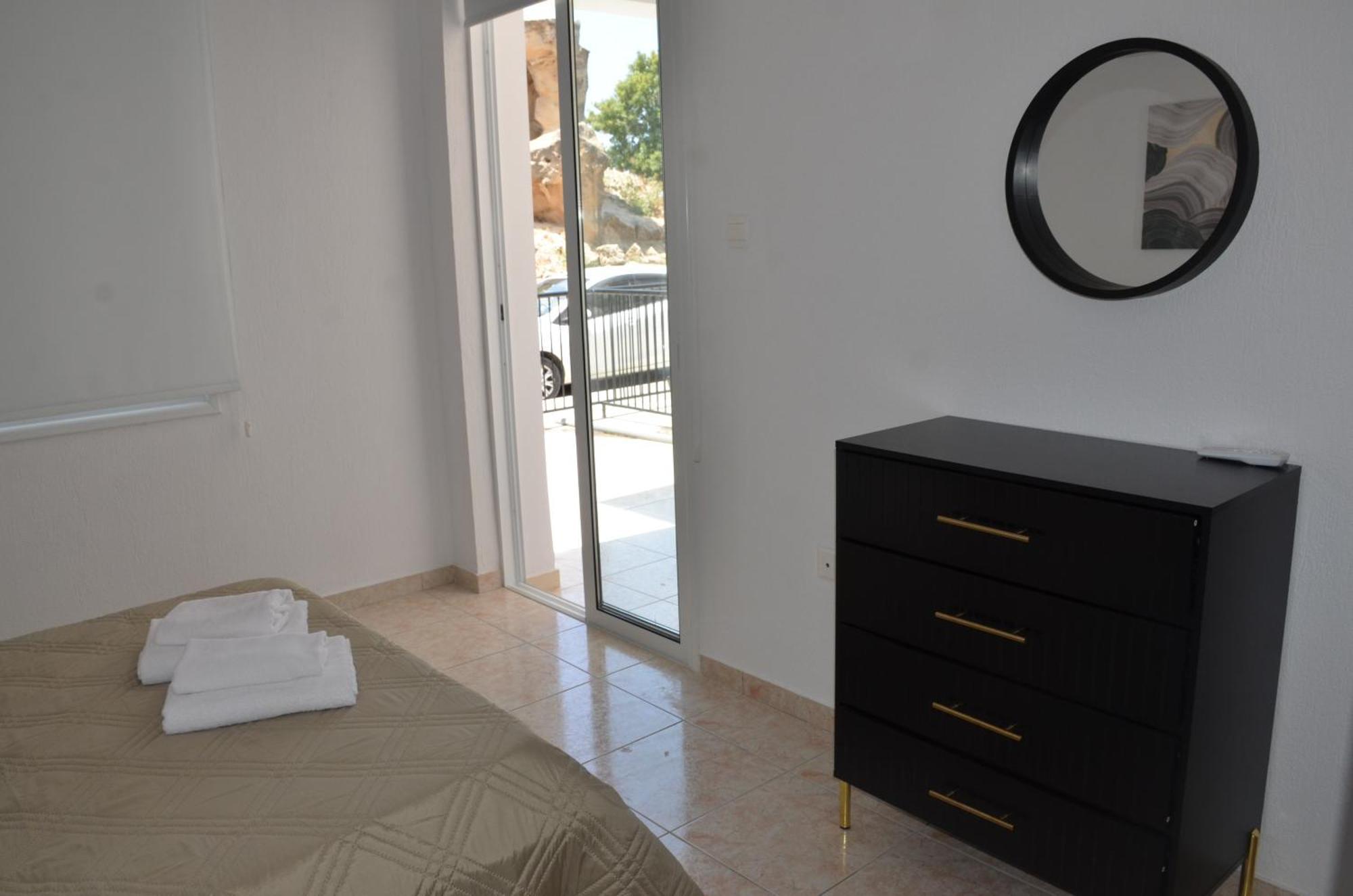 Laertis Apartments - By Imh Travel & Tours Paphos Extérieur photo