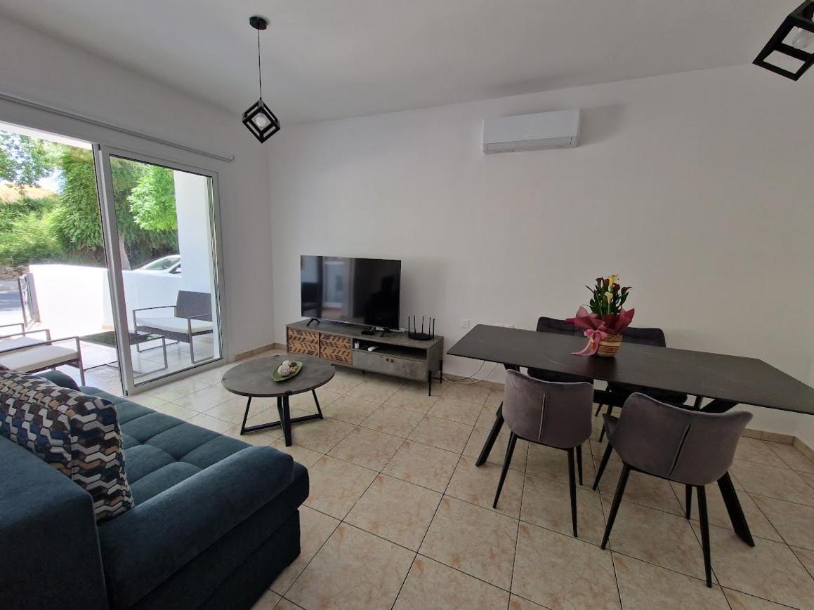 Laertis Apartments - By Imh Travel & Tours Paphos Extérieur photo