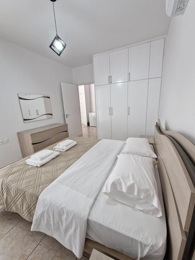 Laertis Apartments - By Imh Travel & Tours Paphos Extérieur photo