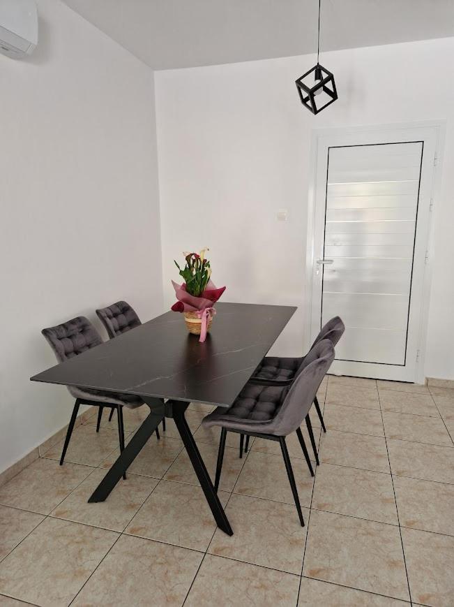 Laertis Apartments - By Imh Travel & Tours Paphos Extérieur photo